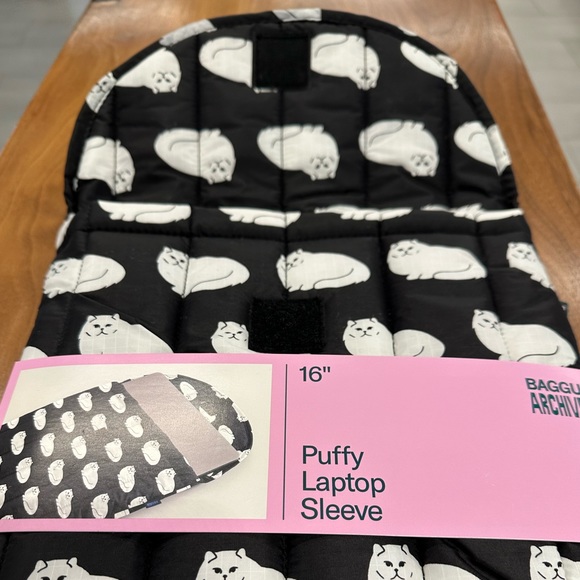 BAGGU 16” Puffy Laptop Sleeve Fluffy Cat NWT - Picture 3 of 7